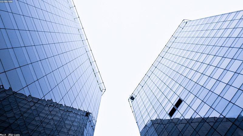 BitComet 中文版下载团队工作场景，展示 bitcomet下载 服务理念